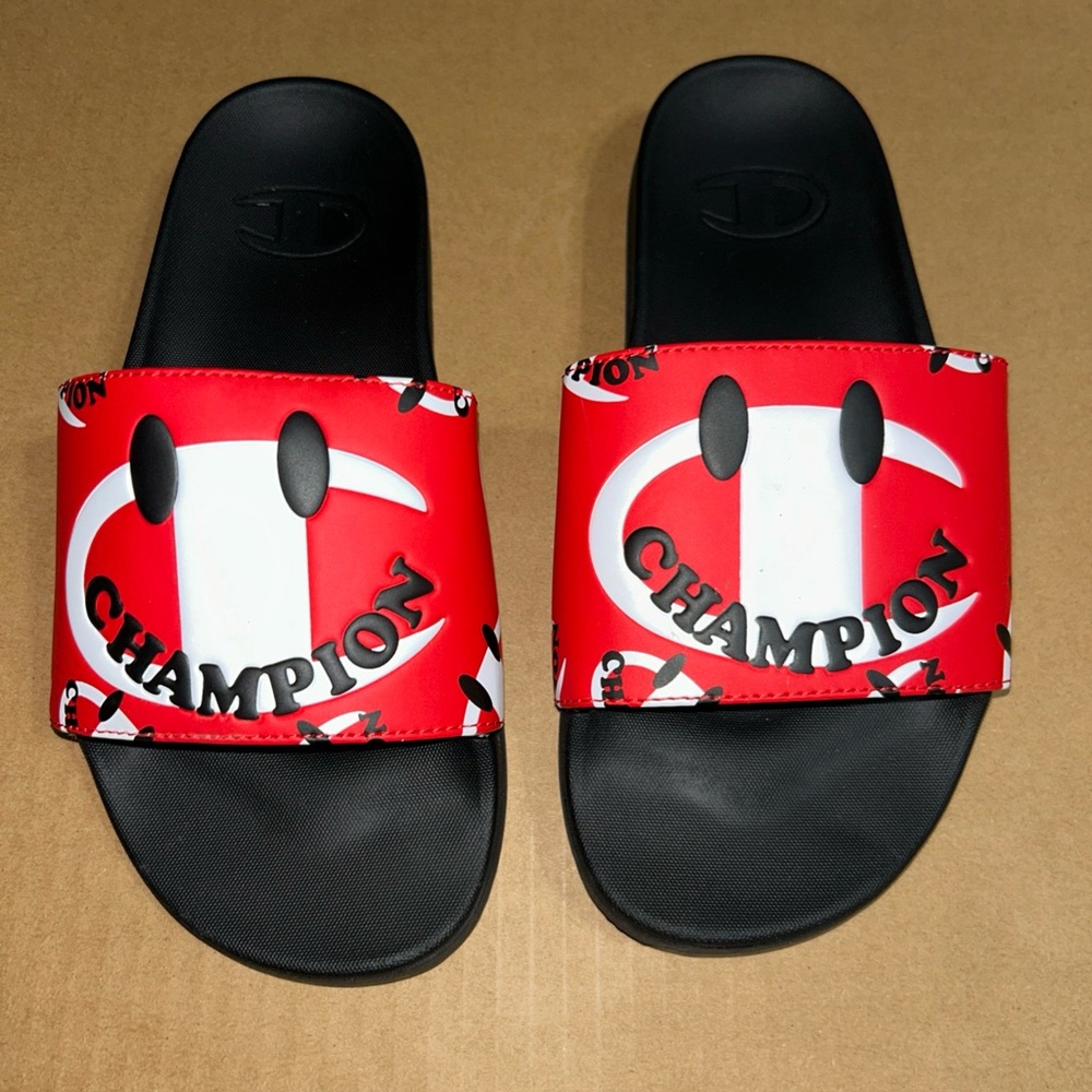 Champion Women’s size 8W  Slide Sandals cushioned squish smile smiley face shoes